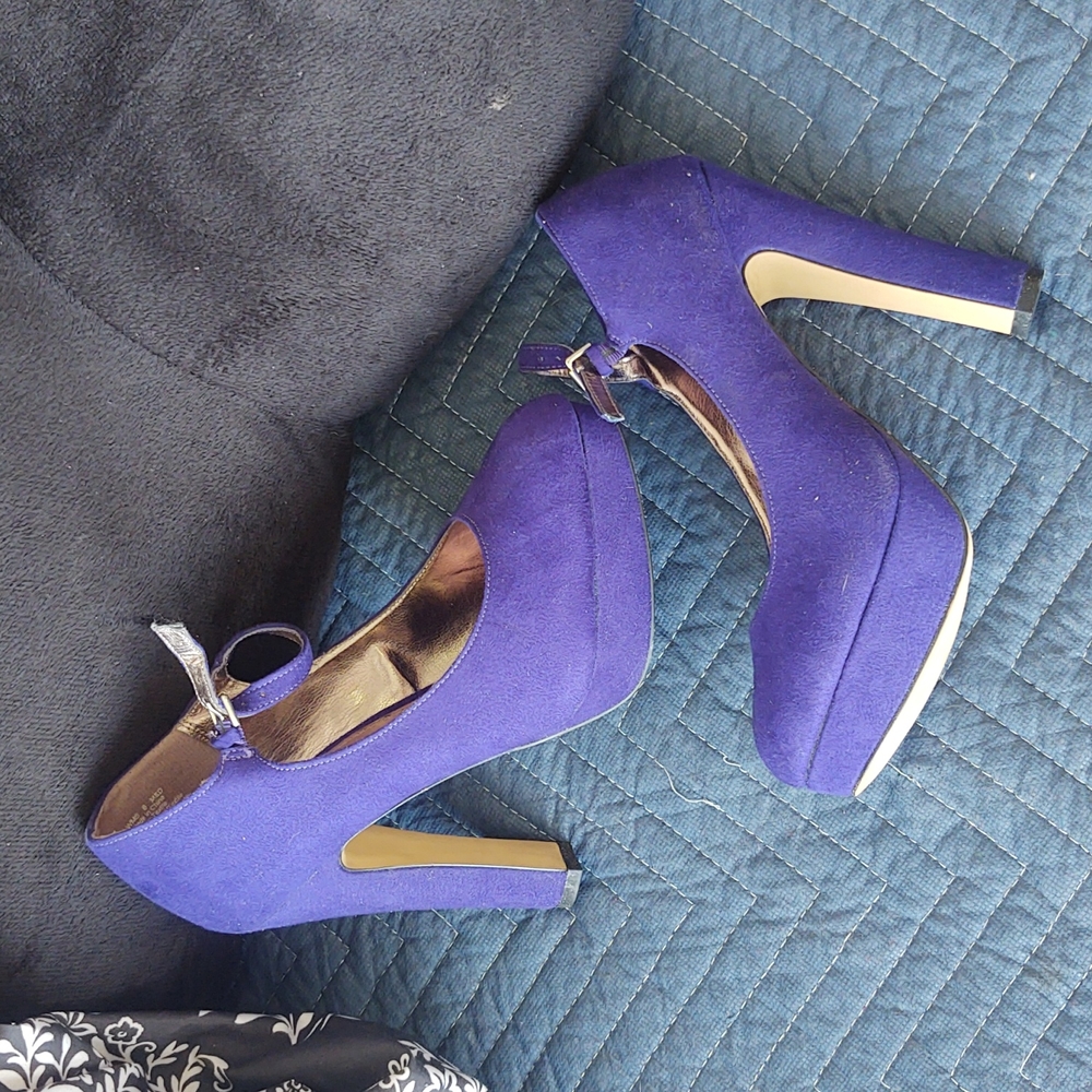 Purple velvet Mary Jane heels